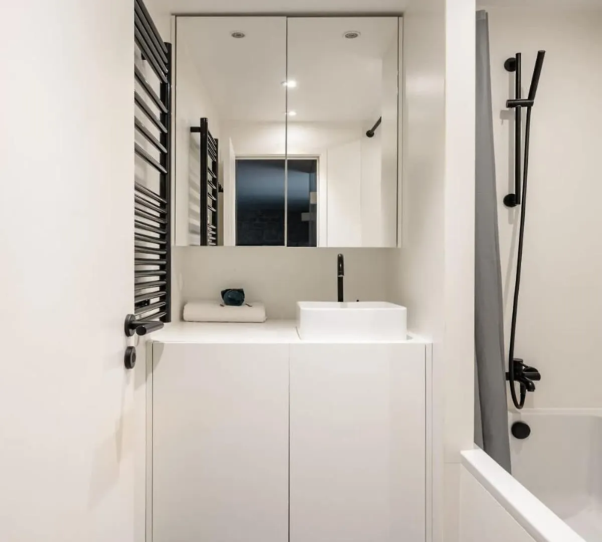 3 Bedrooms - Best Part Of Saint-Germain-Des Pres Paris 0*,  Fransa